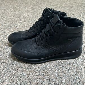 **GORTEX**Brand new never worn Ecco Gortex black leather booties. Size 40